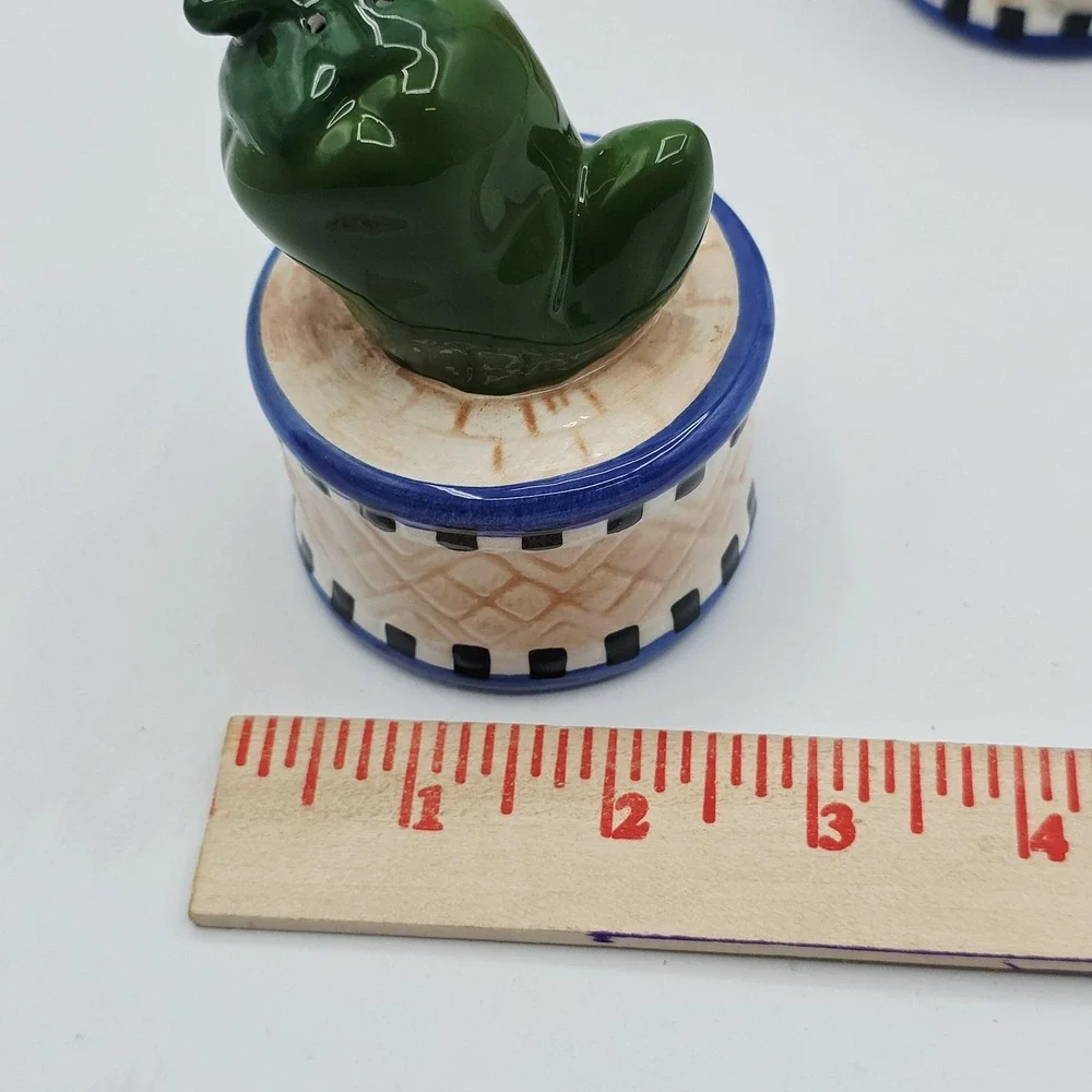 Source Unknown item ceramic